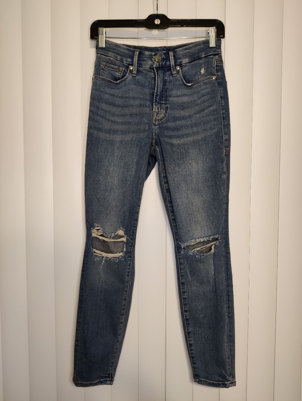 Good American Skinny Ripped Jeans in Medium Blue